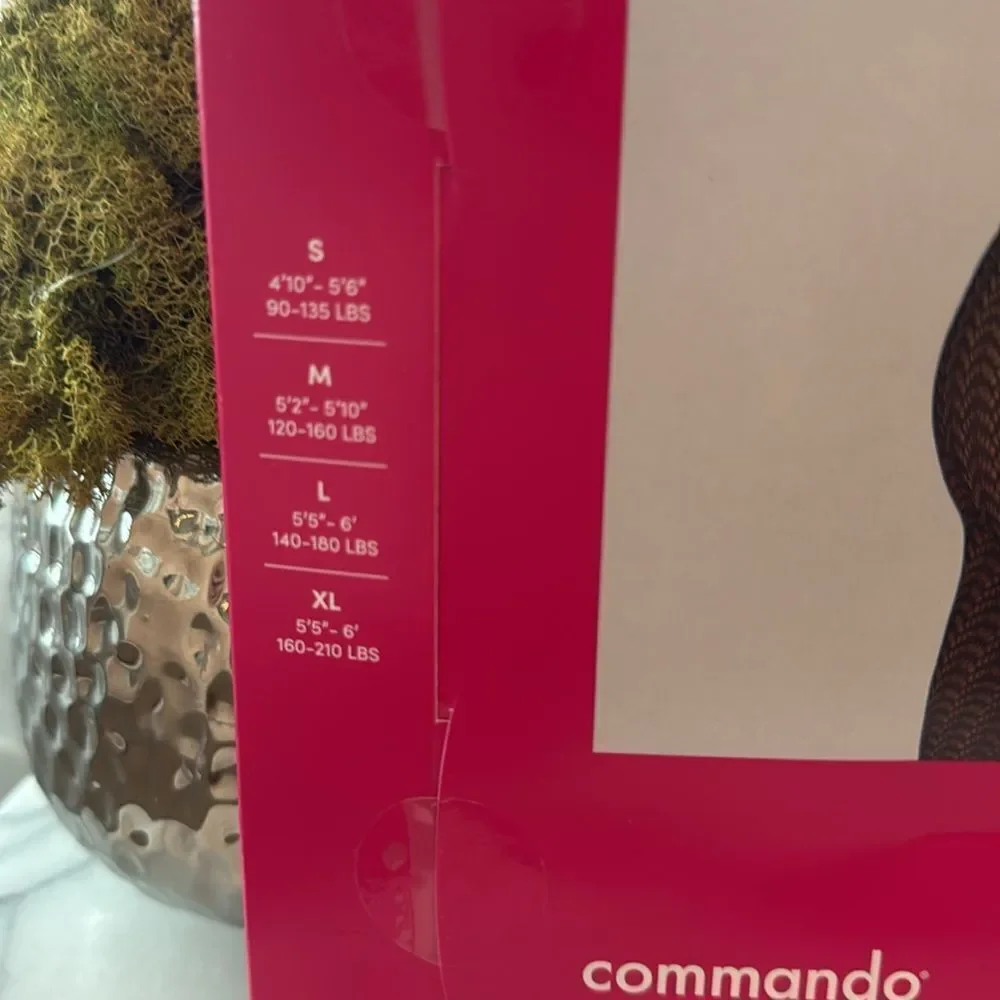 NIB Commando Scalloped Net Tights black  Open box not used